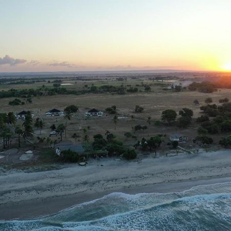 Wera Beach Kadumbul Exterior foto